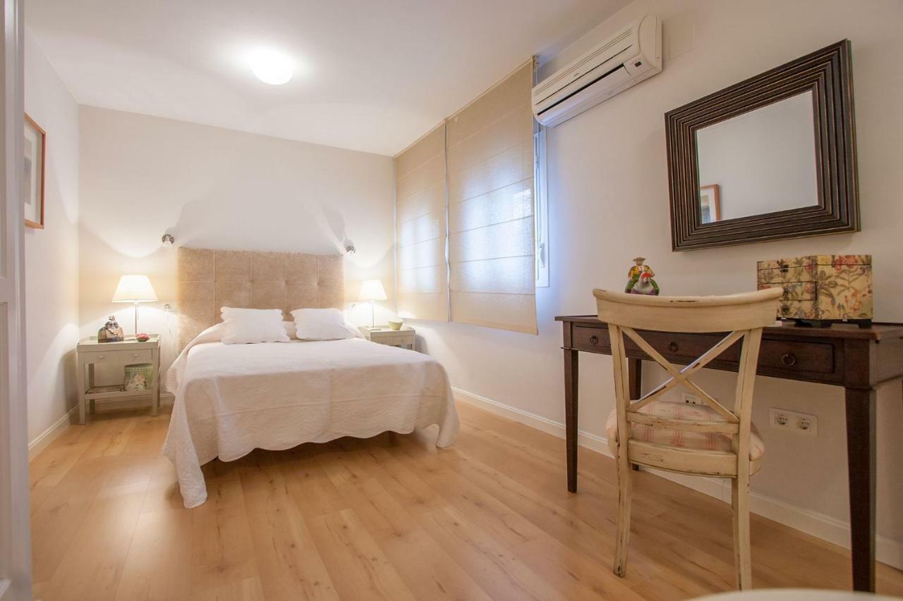 Medina Apartment And Parking Historical Center Seville Exterior photo